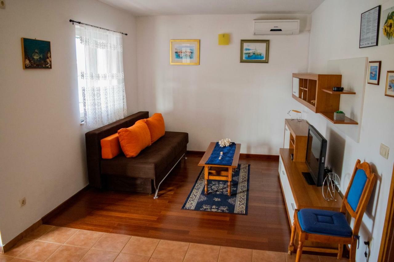 Kuca Za Odmor Dijana Villa Gornje Selo Exteriör bild